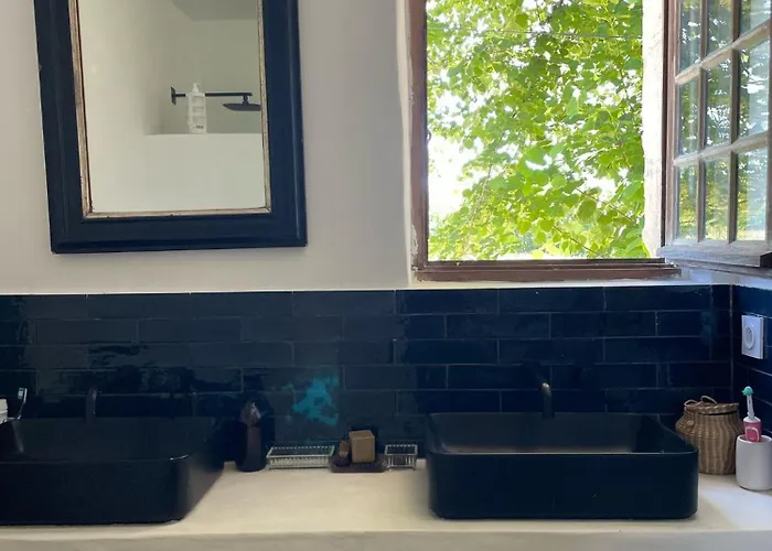 Les Roques * Saint-Vincent-Rive-dʼOlt