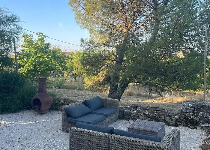 Les Roques * Saint-Vincent-Rive-dʼOlt